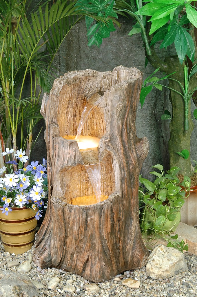 2-stöckiger Baumstamm Brunnen mit Beleuchtung